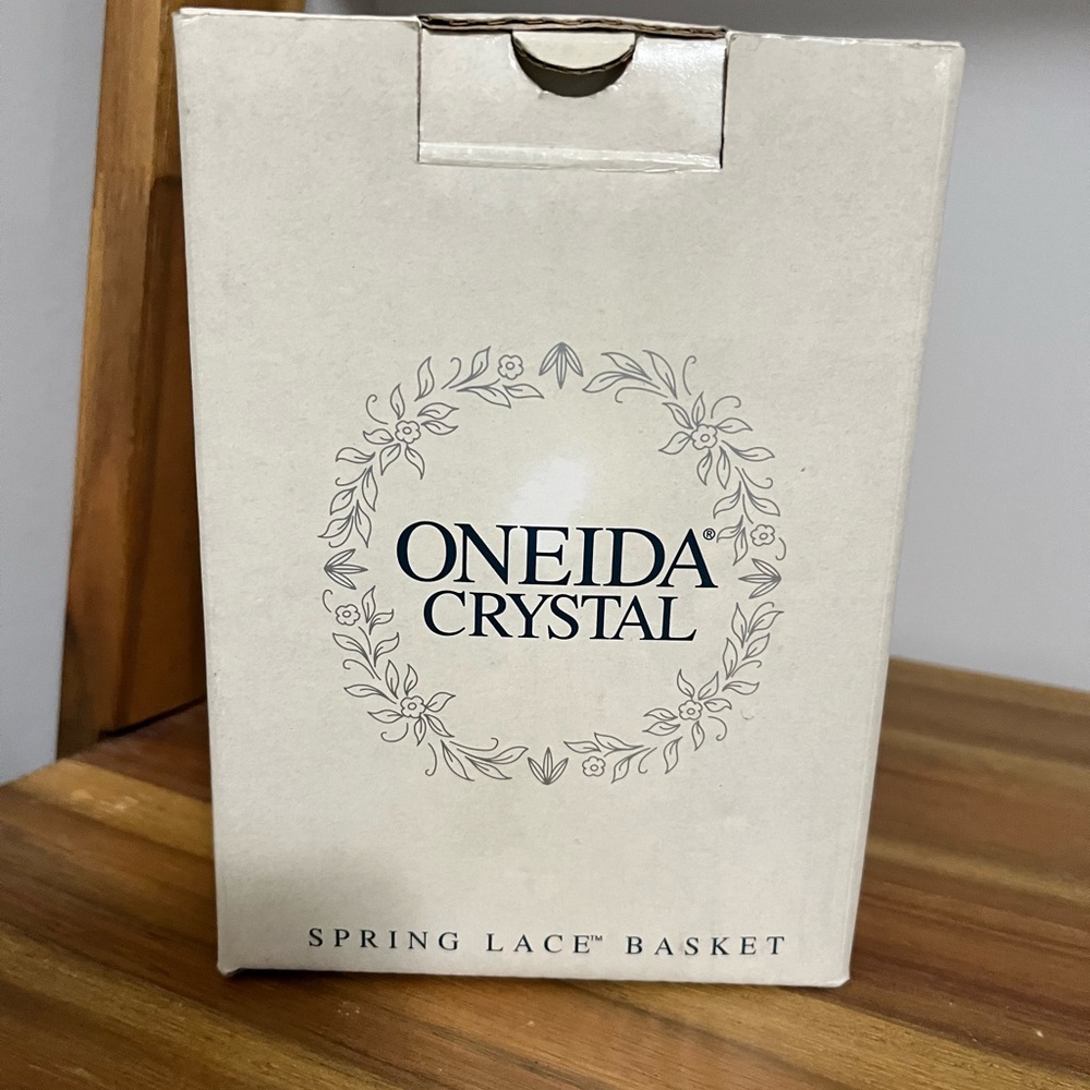 Oneida Crystal Spring Lace basket - Picture 5 of 5